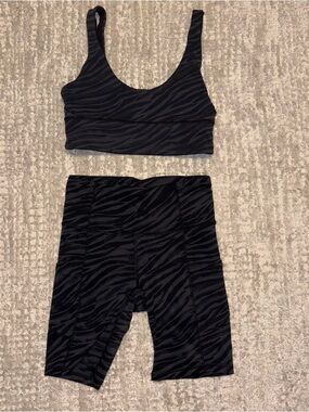 LuluLemon Black Zebra Striped Set With Reversible Top